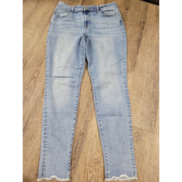 Maurices Light Wash Skinny Jeans Stretch Raw Edge Hem Large Regular - Picture 1 of 4